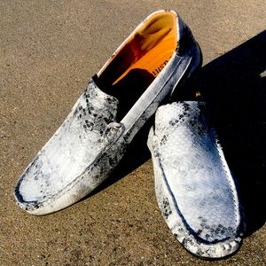 Mens Brand New Sleek Faux Snake Skin White/Black/Grey Driver Shoes Size 11.